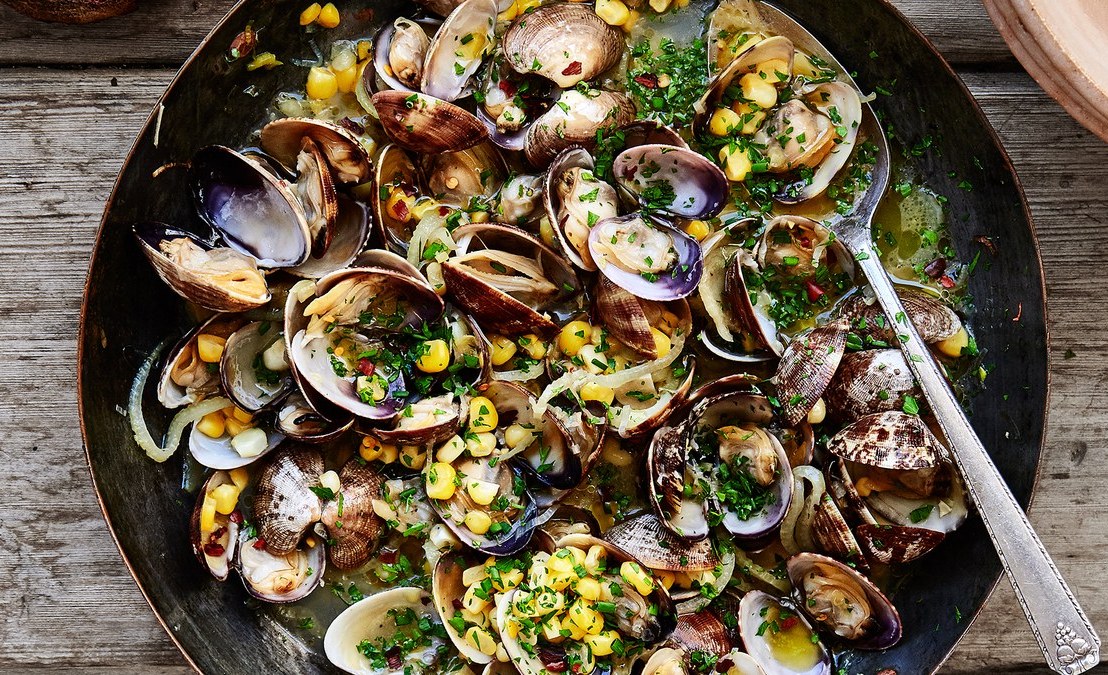 Brothy Steamed Clams with&nbsp;Corn
